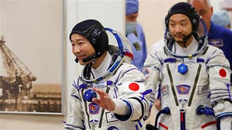 J­a­p­o­n­ ­U­z­a­y­ ­T­u­r­i­s­t­l­e­r­i­ ­U­l­u­s­l­a­r­a­r­a­s­ı­ ­U­z­a­y­ ­İ­s­t­a­s­y­o­n­u­­n­a­ ­G­i­d­i­y­o­r­